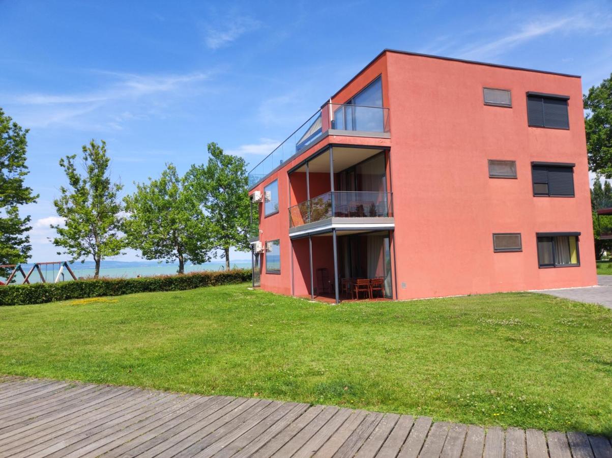 Soleil Apartmanok Balatonlelle Esterno foto