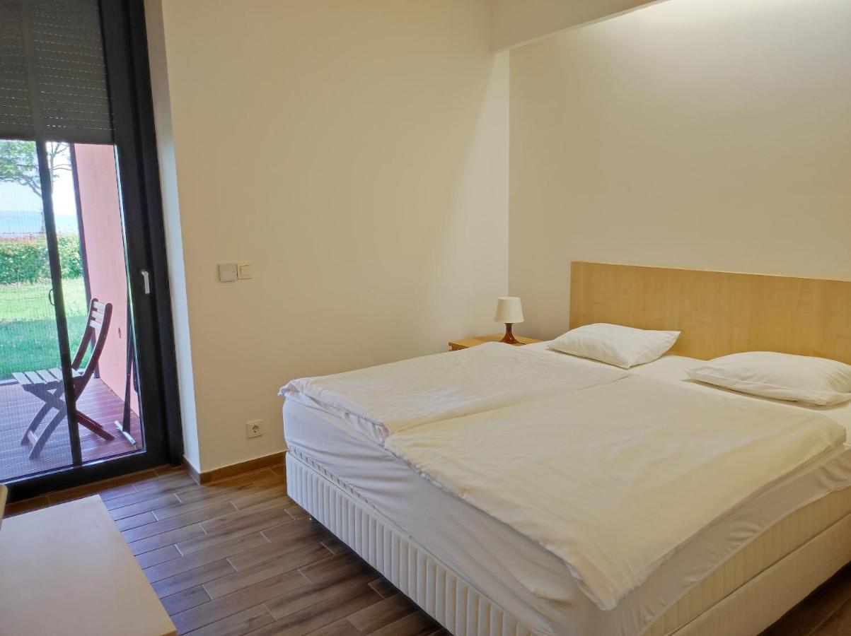 Soleil Apartmanok Balatonlelle Esterno foto
