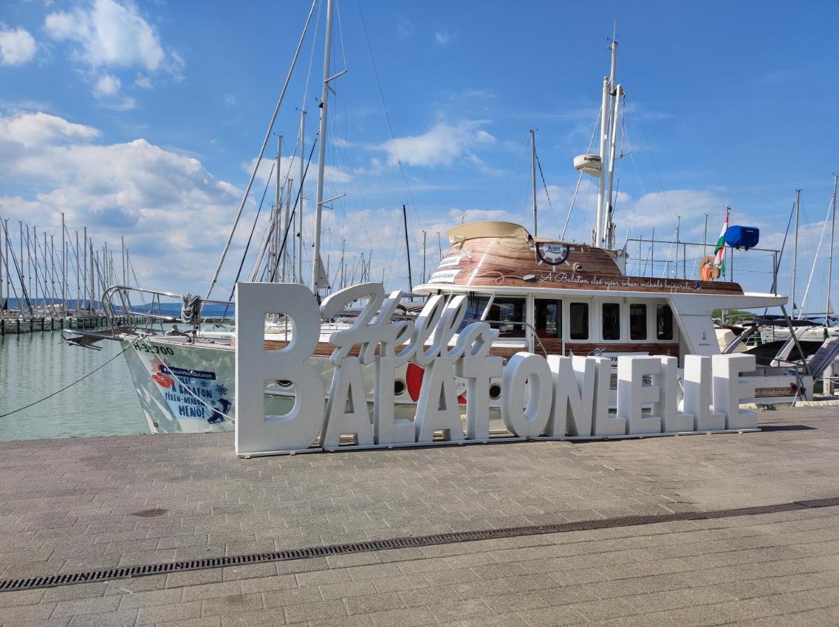 Soleil Apartmanok Balatonlelle Esterno foto